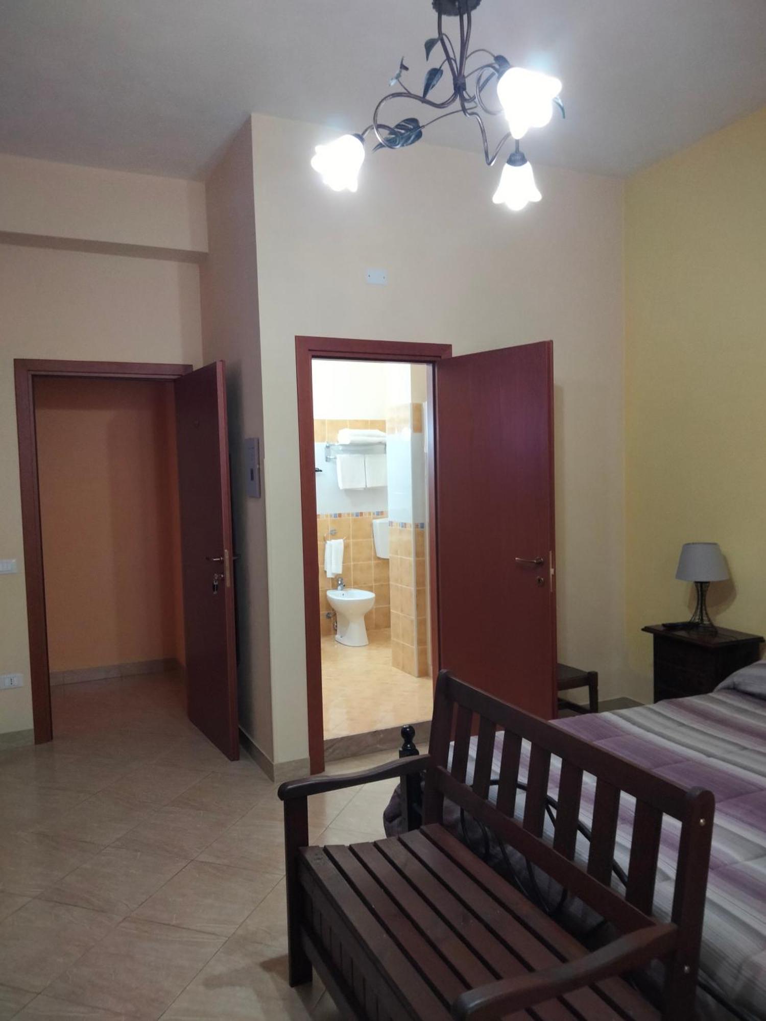 The Best Rooms & Apartments - Parcheggia Gratis Sotto Casa Ed Entra - Mazara del Vallo Kültér fotó