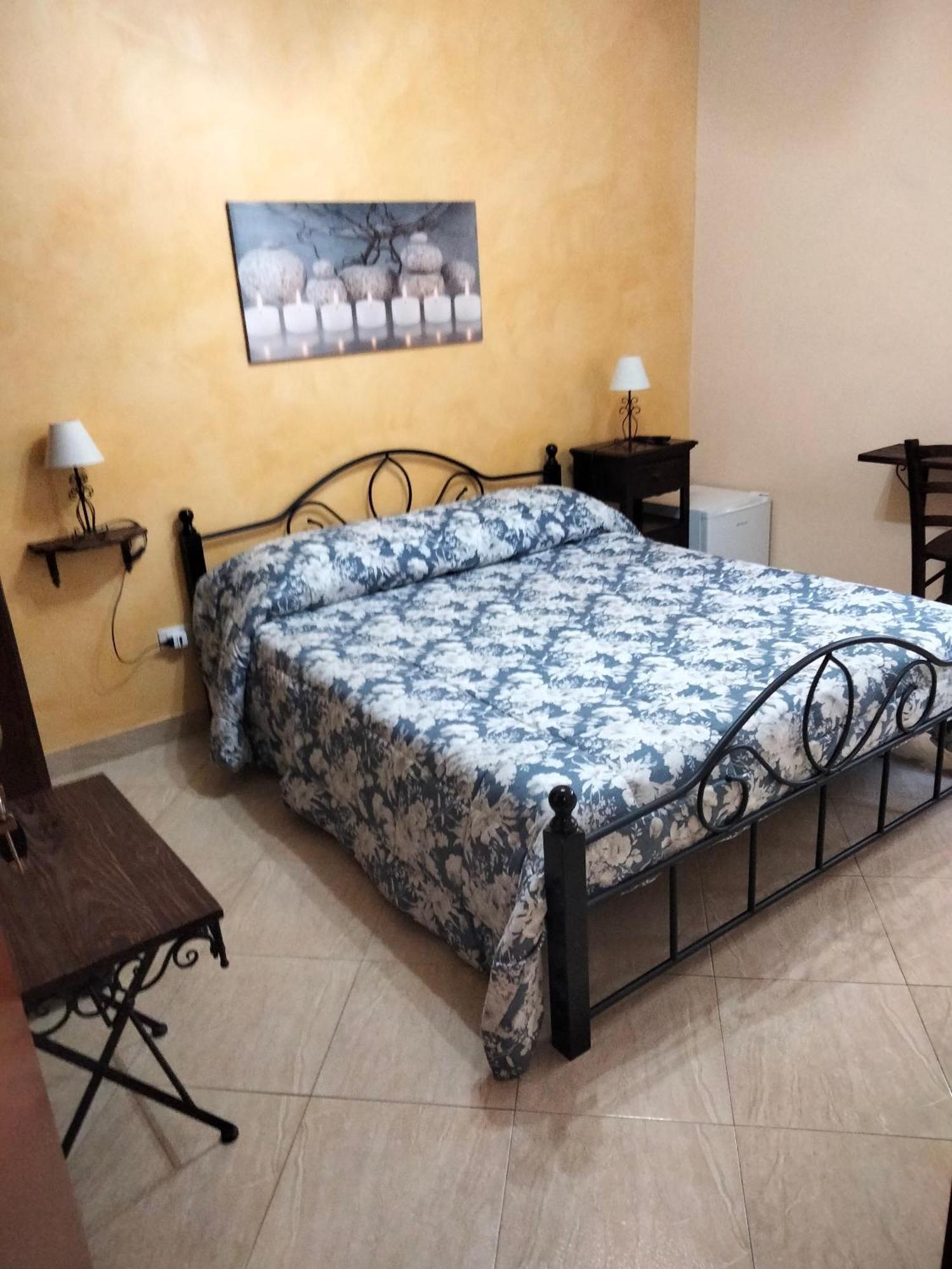 The Best Rooms & Apartments - Parcheggia Gratis Sotto Casa Ed Entra - Mazara del Vallo Kültér fotó
